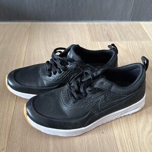 Nike Black and White Women's Sneakers